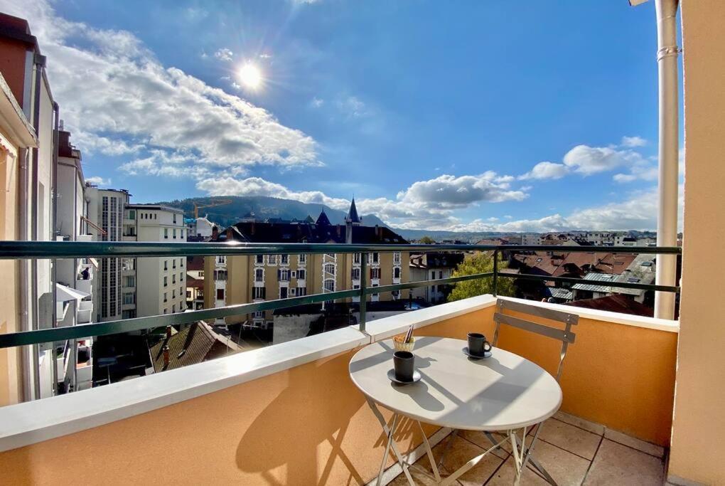 Toit-Terrasse Traversant Plein Centre 100M Du Lac Apartment Annecy Exterior photo